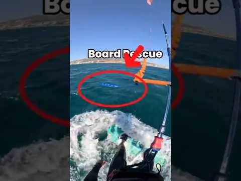 how to Help someone who lose his kiteboard #kite #kitesurfing #help #rescue